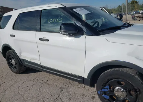 2014 Ford Police Interceptor z USA, uszkodzony, nr VIN 1FM5K8AR6EGA38323